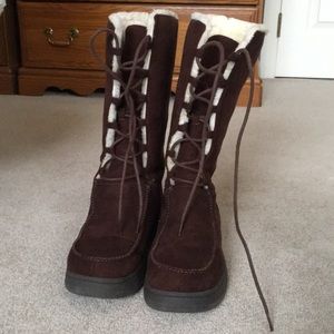 Moccasin style winter boot